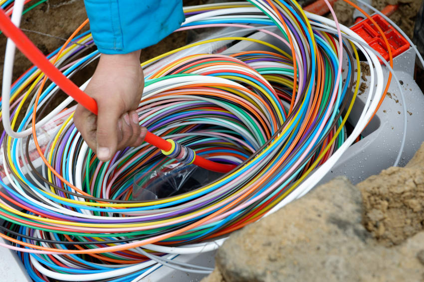 Deutsche Glasfaser Glasfaserausbau: 300.000 Haushalte in Sachsen-Anhalt bekommen Glasfaseranschl�sse