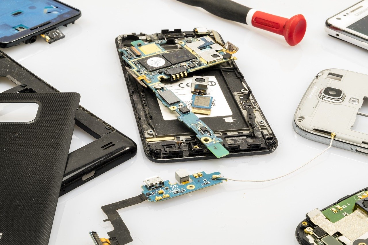 Apple Monopol: iPhone 13 Display kann wegen Face ID nur bei Appel repariert werden