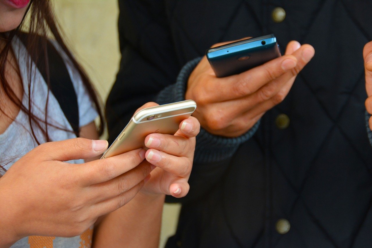 Verbraucherzentrale warnt: Smishing-Angriff verursacht 700 Euro Schaden bei automatisch verschickter SMS