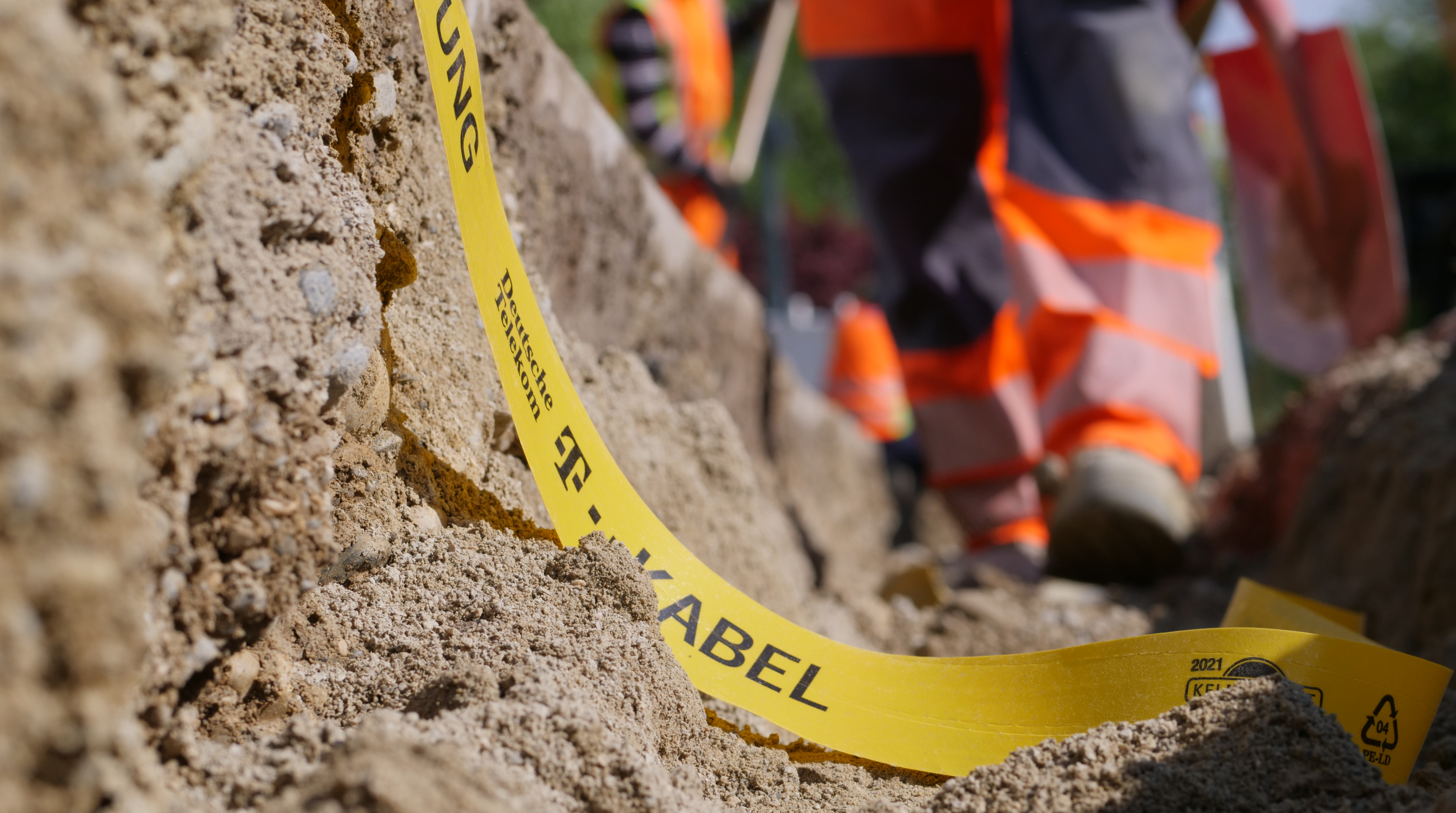 Die Deutsche Telekom treibt den Glasfaserausbau im Juli 2025 mit ber 240.000 neuen Anschlssen voran. Erfahren Sie mehr ber die Entwicklungen, Kooperationen und Netznutzung.