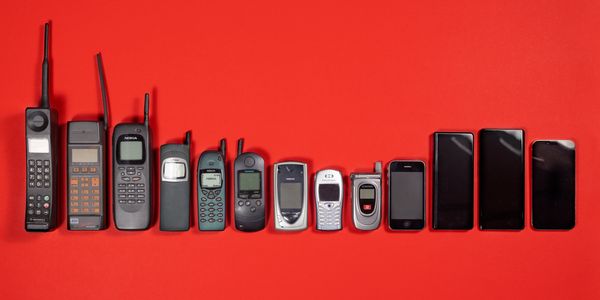 150 Jahre Telefon: Von Alexander Graham Bells erster Sprach�bertragung bis zum Smartphone und satellitengest�tzter Telekommunikation. Ein fundierter �berblick �ber die Geschichte und Zukunft der Telefonie.