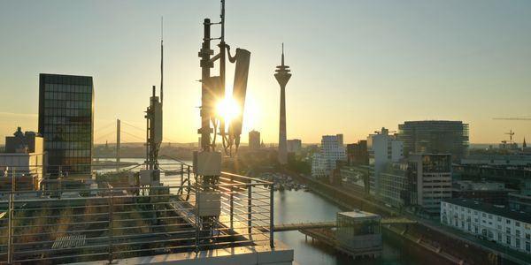 Vodafone Mobilfunkausbau: Neue Kompakt-Antennen f�r Mobilfunkstandorte