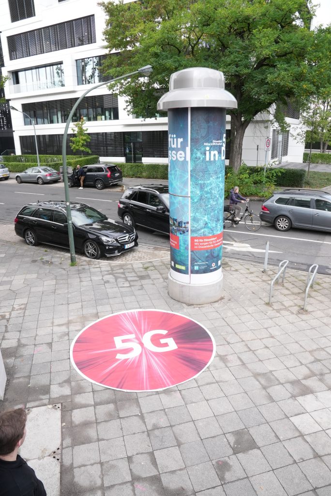 Vodafone 5G Netz: Vodafone mit erster 5G Litfasssäule in Düsseldorf