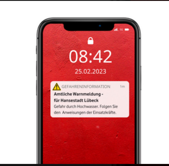 Vodafone Cell Broadcast Einsatz: Lübeck warnte am 25. Februar vor akuter Gefahr durch Hochwasser