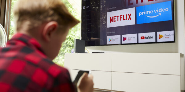 Vodafone GigaTV im Oktober:  GigaTV Cable 6 Monate kostenlos --GigaTV Cable mit Netflix