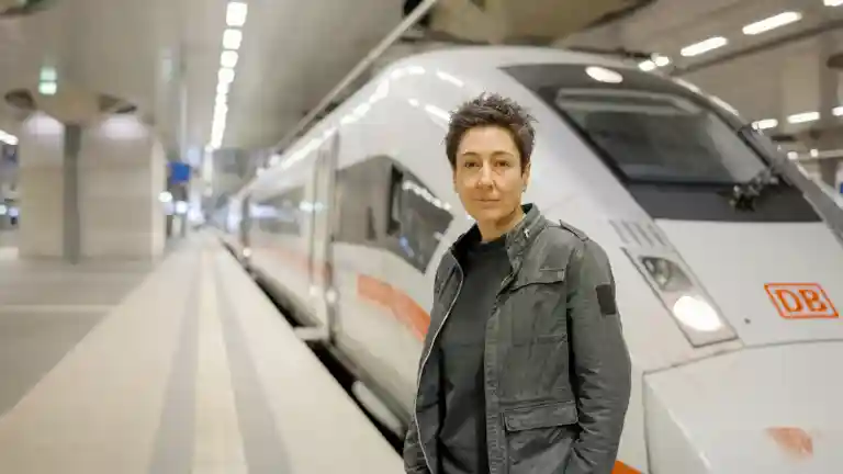 Die Deutsche Bahn geht weiter gegen die ZDF-Doku mit Dunja Hayali vor. Zwei Fehler wurden korrigiert, doch der Konzern fordert weitere Schritte